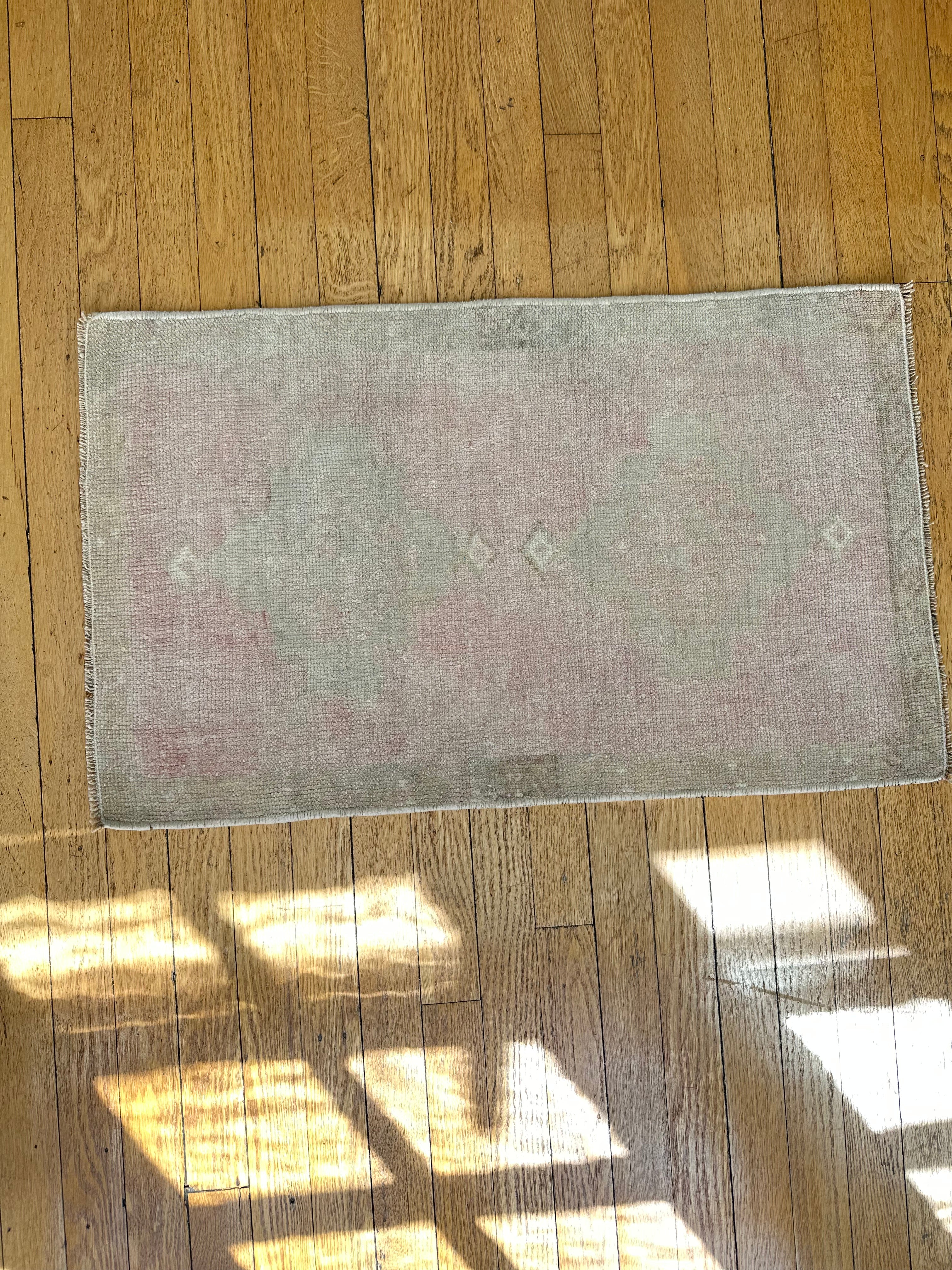 Vintage Turkish Oushak Rug - Neutral & Pink